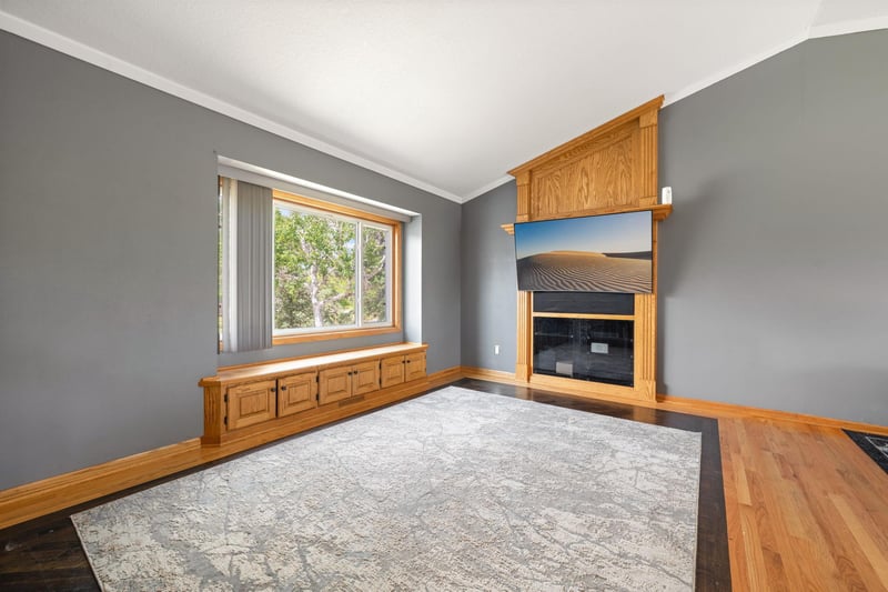550 Mckinley St, Anoka, MN 55303