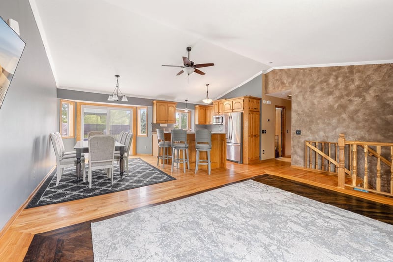 550 Mckinley St, Anoka, MN 55303