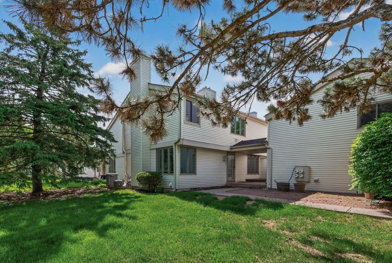 313 Elan Ct, Woodbury, MN 55125