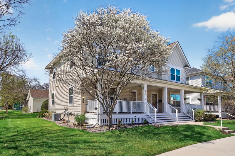 601 1st Ave NW, Osseo, MN 55369