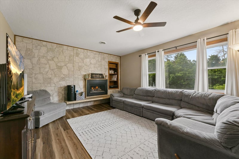 405 1st St S, Buffalo, MN 55313