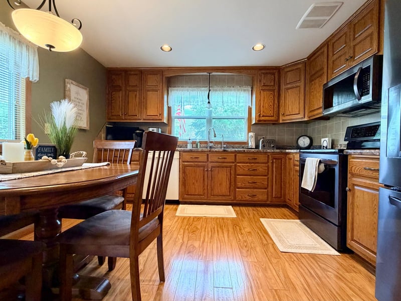 1801 S Shore Dr, Worthington, MN 56187
