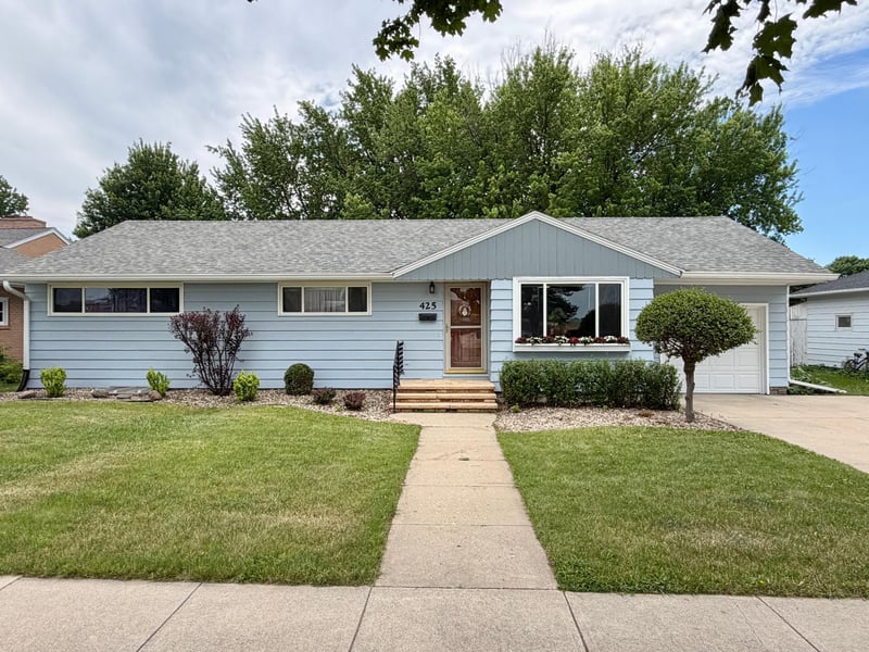 425 W Dodge St, Luverne, MN 56156