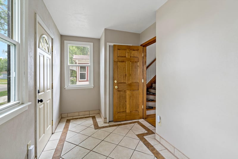 996 Charles Ave, Saint Paul, MN 55104