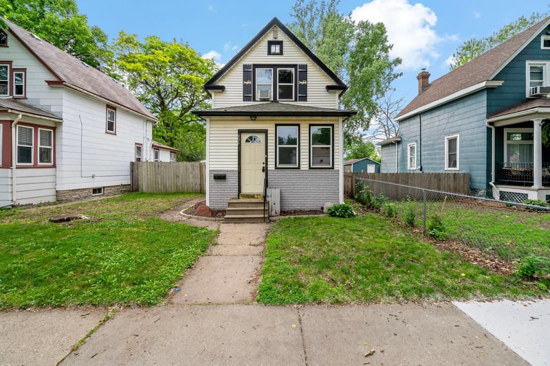 996 Charles Ave, Saint Paul, MN 55104