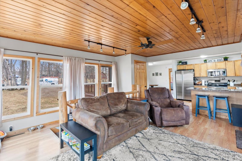 30432 N Pinewood Dr, Breezy Point, MN 56472