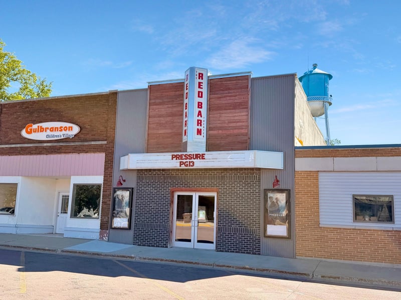 105 S Main St, Hendricks, MN 56136