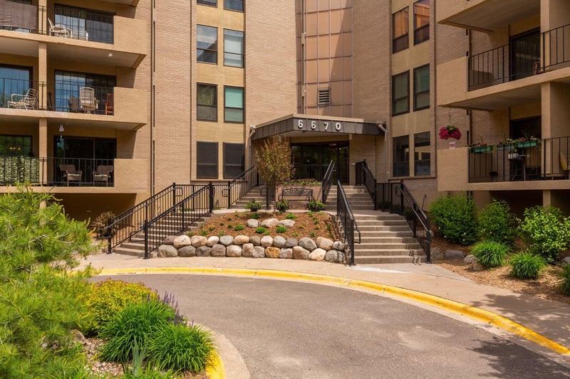 6670 Vernon Ave S #103, Edina, MN 55436