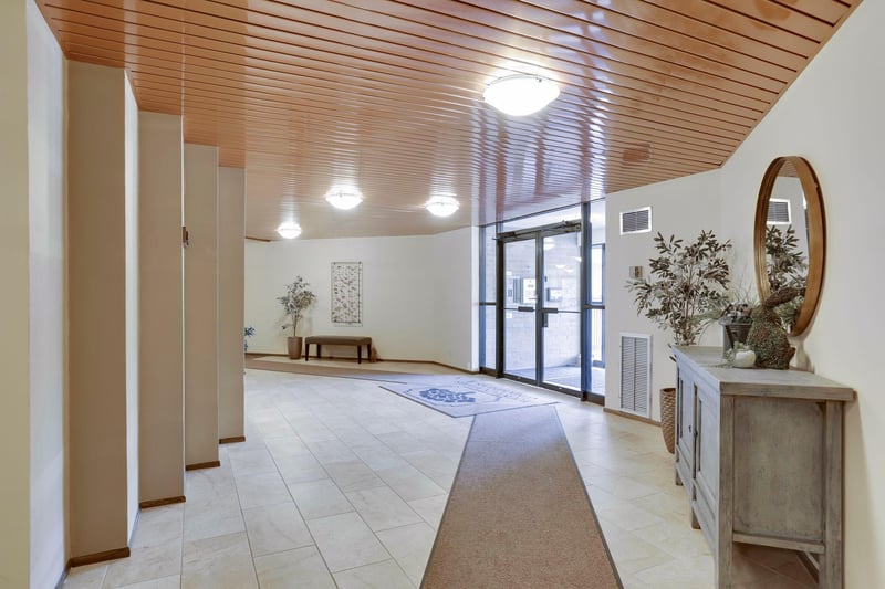 6670 Vernon Ave S #103, Edina, MN 55436