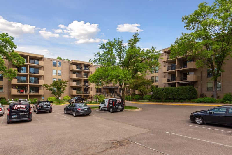 6670 Vernon Ave S #103, Edina, MN 55436
