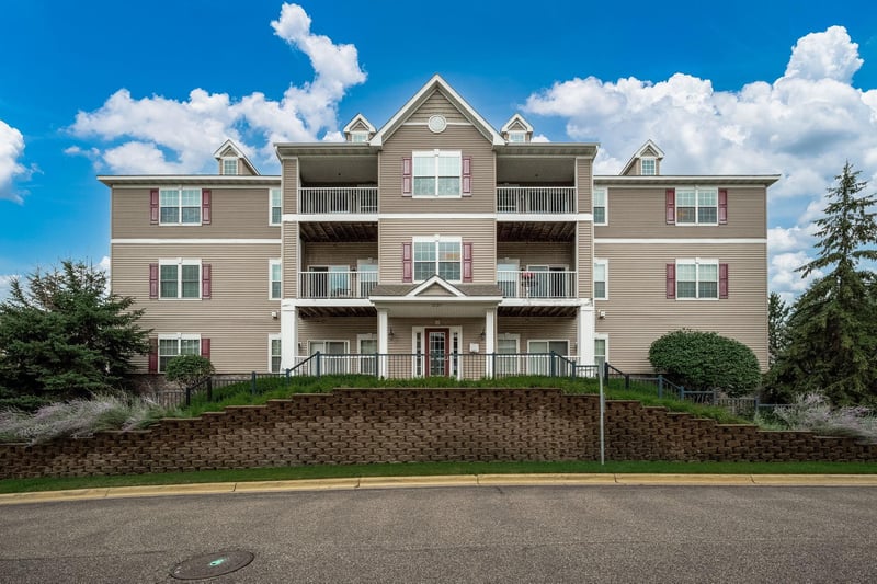 12727 College View Dr #203, Eden Prairie, MN 55347