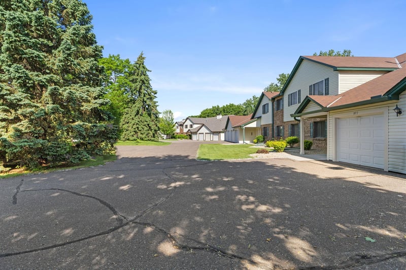 975 Heritage Ct E #206, Vadnais Heights, MN 55127