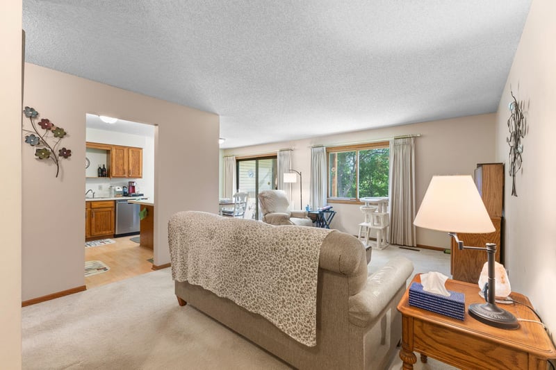 975 Heritage Ct E #206, Vadnais Heights, MN 55127