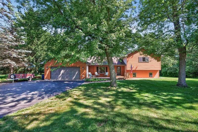 8234 257th St, Chisago City, MN 55013