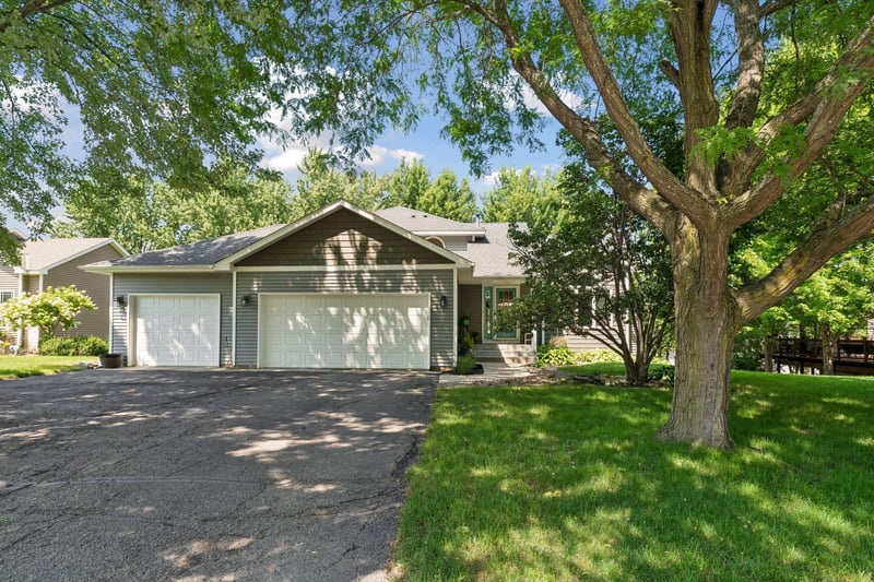 2105 Grimm Rd, Chaska, MN 55318