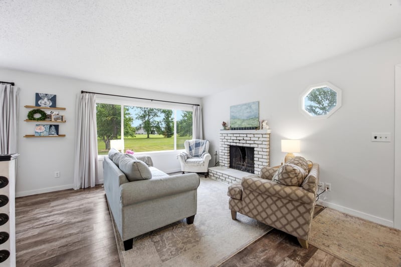 2328 Country Club Pw, Moorhead, MN 56560