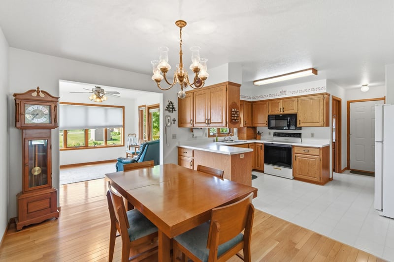 18 Mill Ave, Minnesota Lake, MN 56068