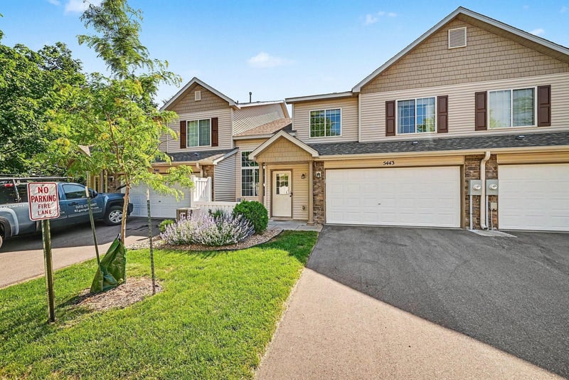 5443 Brewer Ln, Inver Grove Heights, MN 55076
