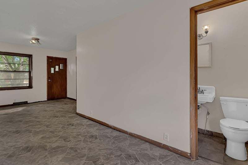1308 10th St SW, Willmar, MN 56201