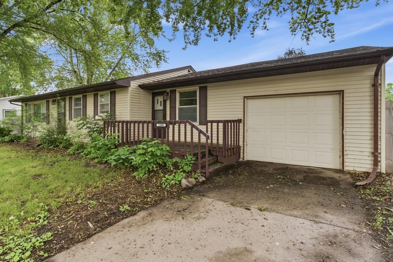 1308 10th St SW, Willmar, MN 56201