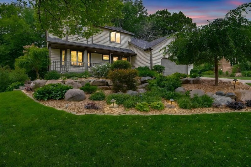 13766 Princeton Ct, Savage, MN 55378