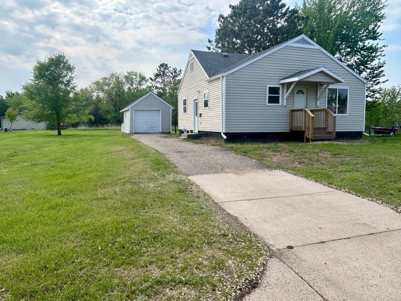 609 4th St NW, Wadena, MN 56482