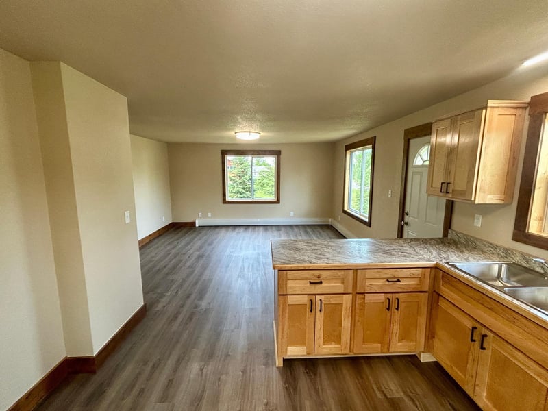 609 4th St NW, Wadena, MN 56482