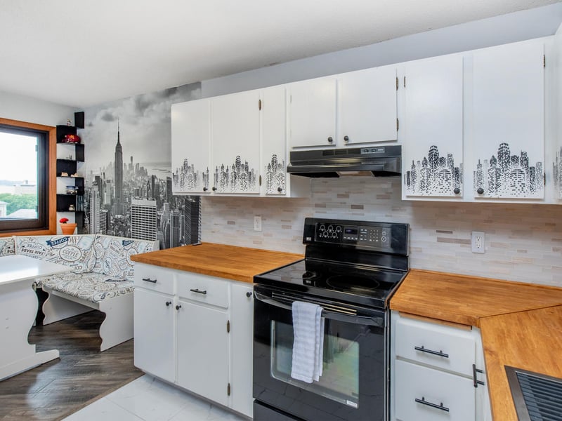 26 10th St W #709, Saint Paul, MN 55102