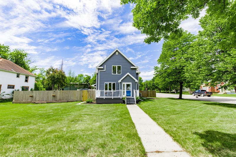 521 9th St, Hawley, MN 56549