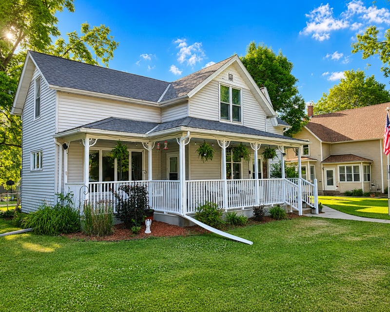 40 Spring St, Kenyon, MN 55946