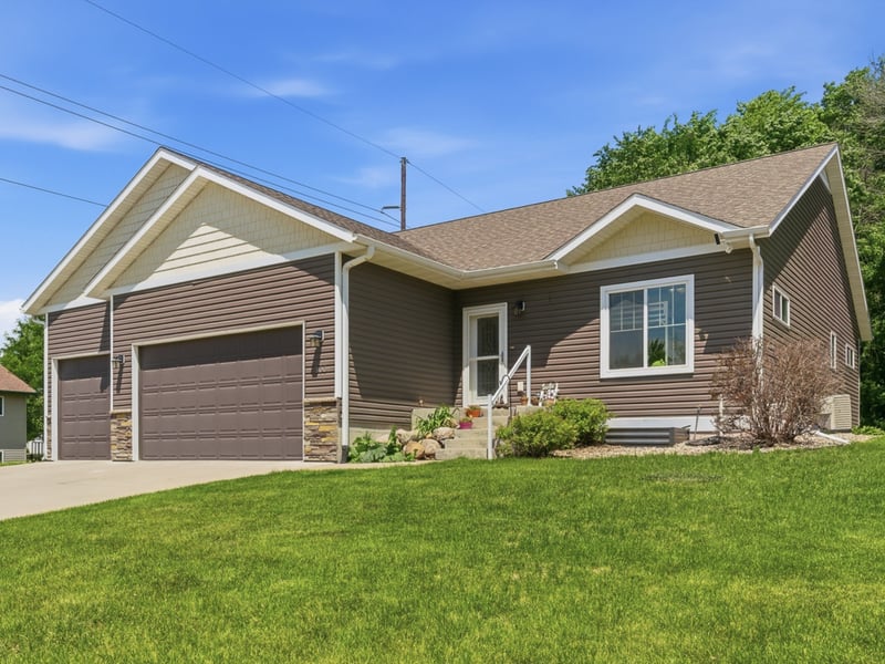 300 Tanager Rd, Mankato, MN 56001