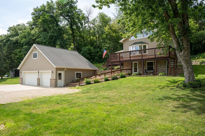 15771 Sherwood Trl, Zumbrota, MN 55992