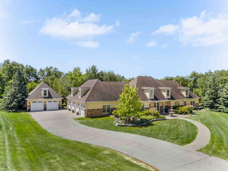 705 18th Ave N, Moorhead, MN 56560