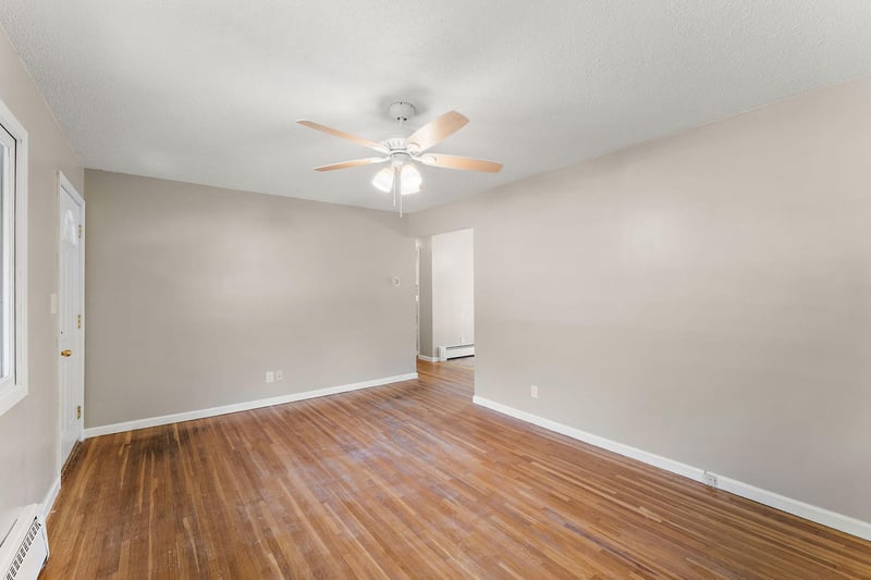 610 Grange Ave N, Oakdale, MN 55128