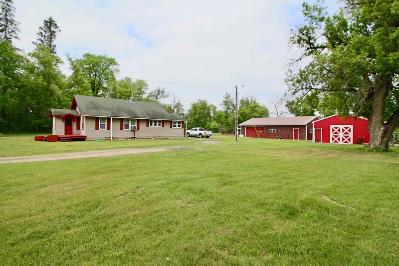 24696 160th St, Staples, MN 56479