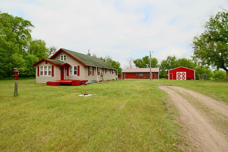24696 160th St, Staples, MN 56479