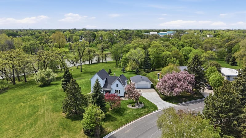 1323 S River Dr, Moorhead, MN 56560