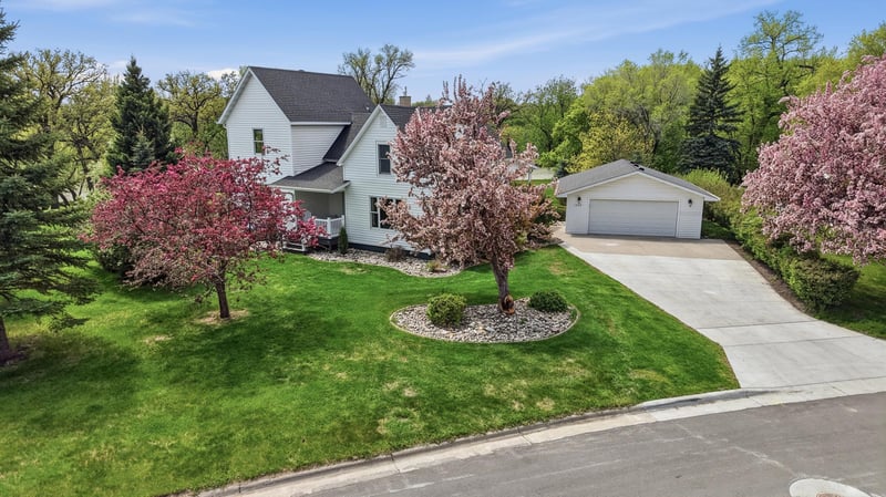 1323 S River Dr, Moorhead, MN 56560