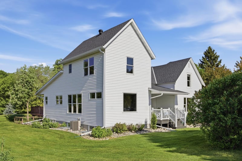 1323 S River Dr, Moorhead, MN 56560