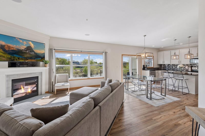 1238 Vernon Dr, Carver, MN 55315