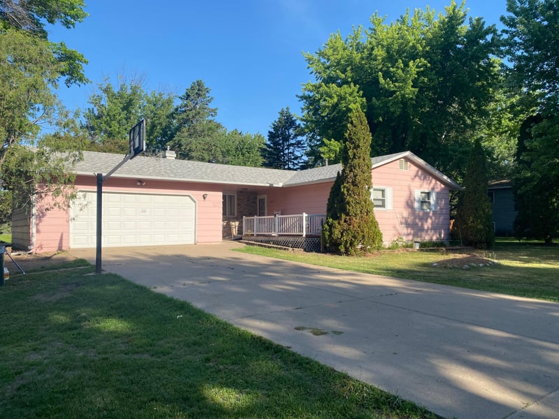 1007 10th Ave N, Princeton, MN 55371