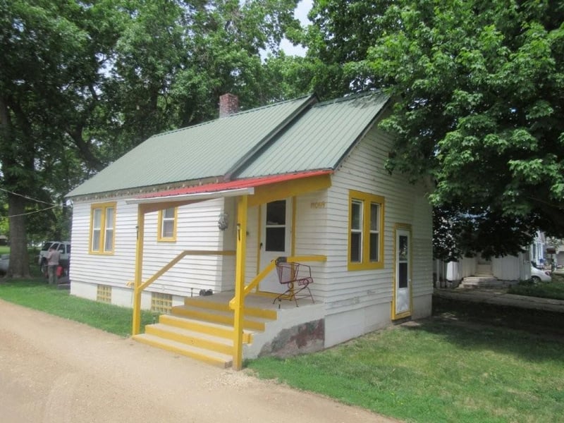 11069 Bird Ave, Leota, MN 56153