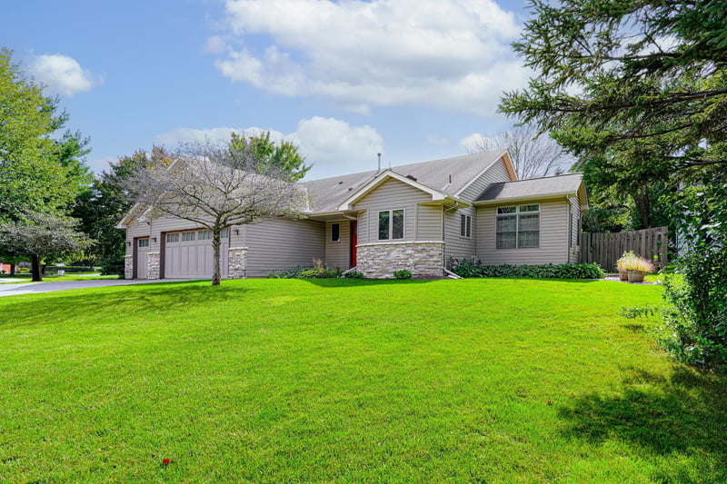 915 Ferndale St S, Maplewood, MN 55119