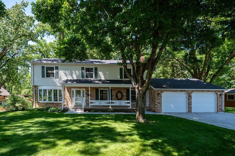 507 Knollwood Dr NW, Willmar, MN 56201