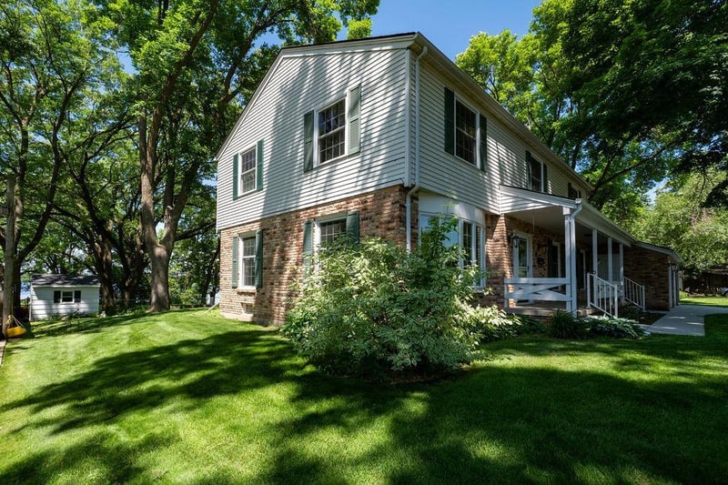 507 Knollwood Dr NW, Willmar, MN 56201