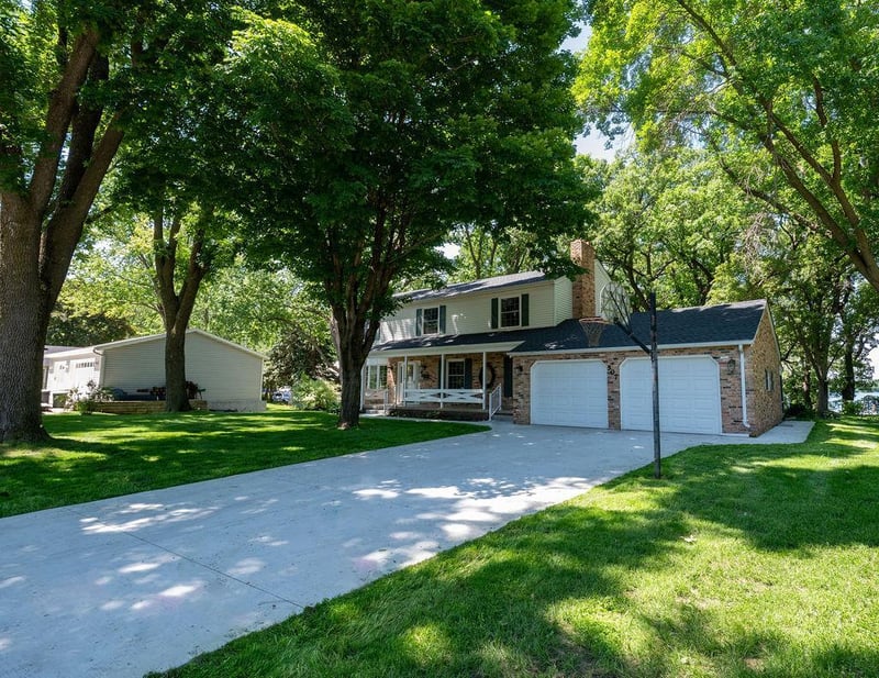 507 Knollwood Dr NW, Willmar, MN 56201