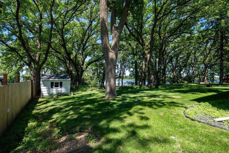 507 Knollwood Dr NW, Willmar, MN 56201