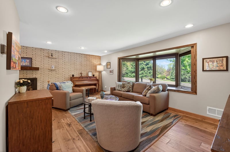 4717 Glenwood Ave, Golden Valley, MN 55422