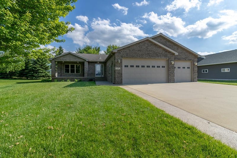 12991 Meadow Creek Dr, New Ulm, MN 56073