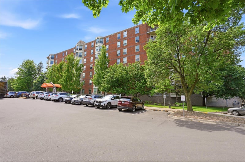 1425 W 28th St #322, Minneapolis, MN 55408